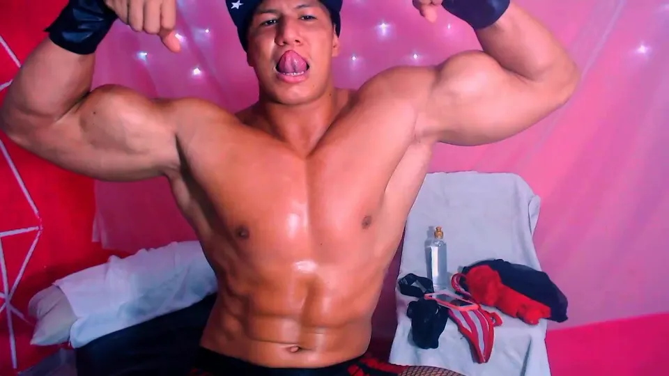 Muscle Hunk Jerks Off