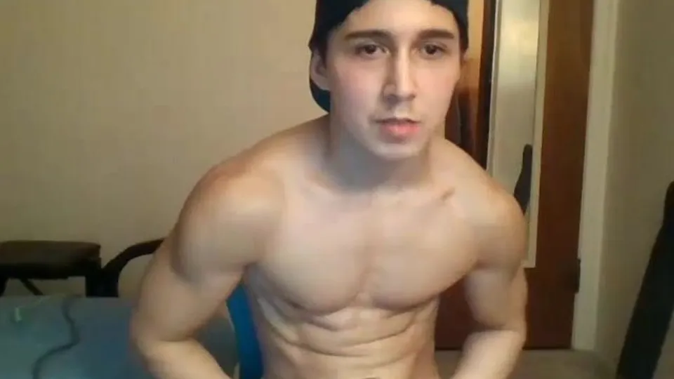 Cute Muscle Hunk on Cam 10 - ThisVid.com