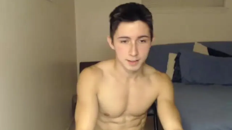Cute Muscle Hunk on Cam 3 - ThisVid.com