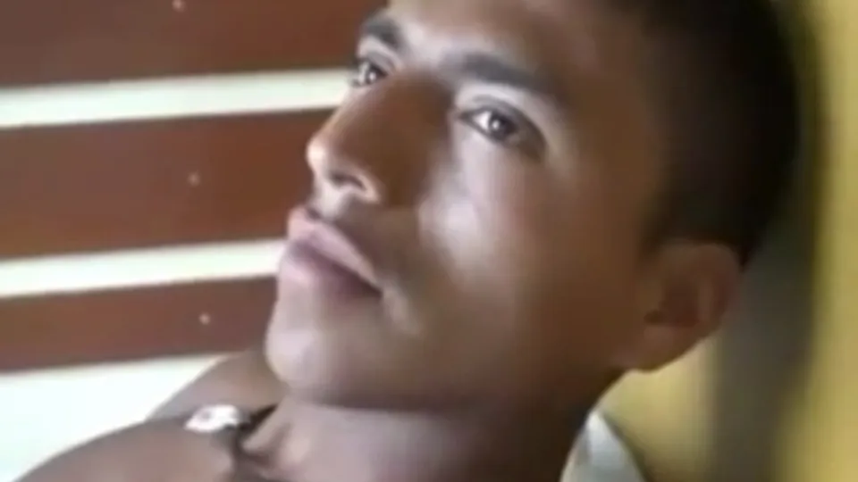 *CUTE* Peruvian soccer player jacks off - ThisVid.com