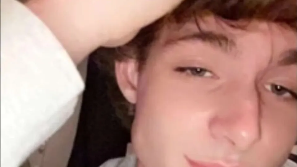 Cute snapchating guy cumming twice