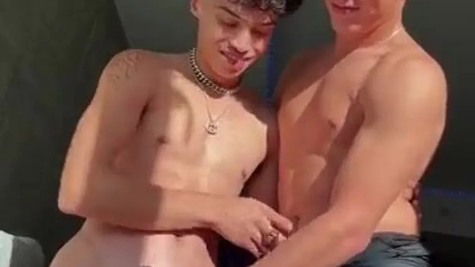 Cute str8 ashton trying gay again
