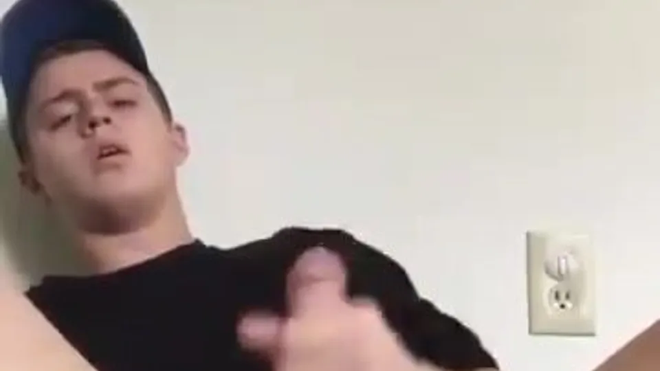 CUTE STRAIGHT BOY CUMMING 55 - ThisVid.com
