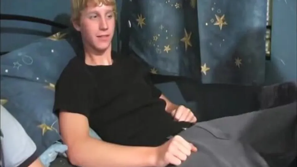 Cute-straight-horny-blond-goes-gay4pay-blowjob