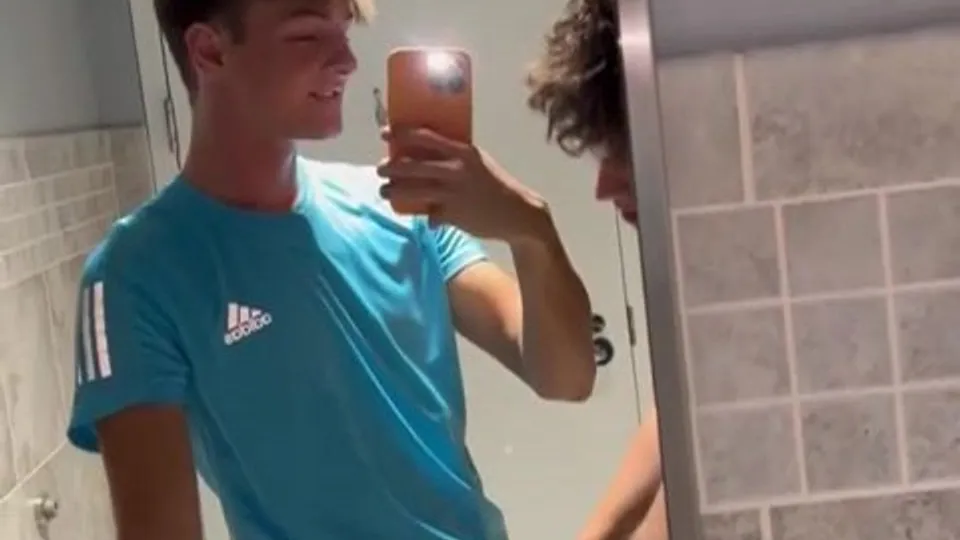 Cute teen at gym - ThisVid.com