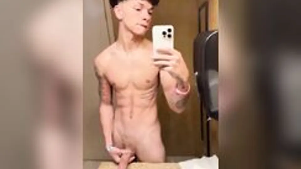 CUTE* TEEN SHOWS OFF