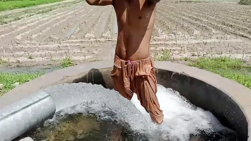 CUTE TUBWELL BOY WITH THICK COCK - ThisVid.com