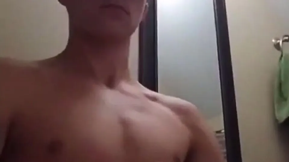 Cute twink chill bate cumming on bed