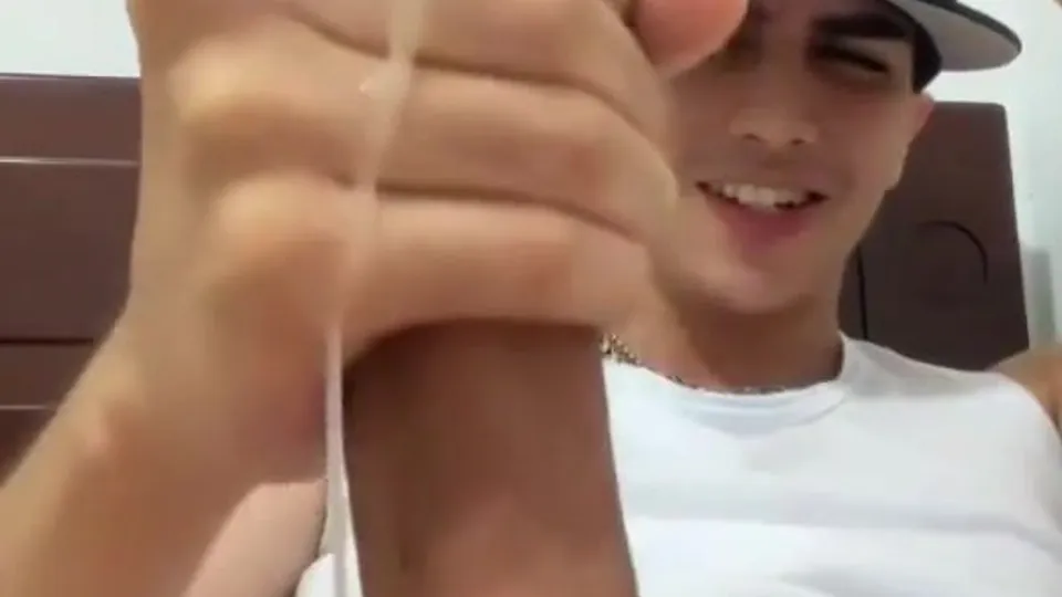 Cute twink jerks off his cock cums and smiles - ThisVid.com