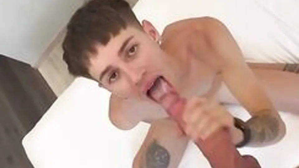 Cute twink loves daddies huge dick