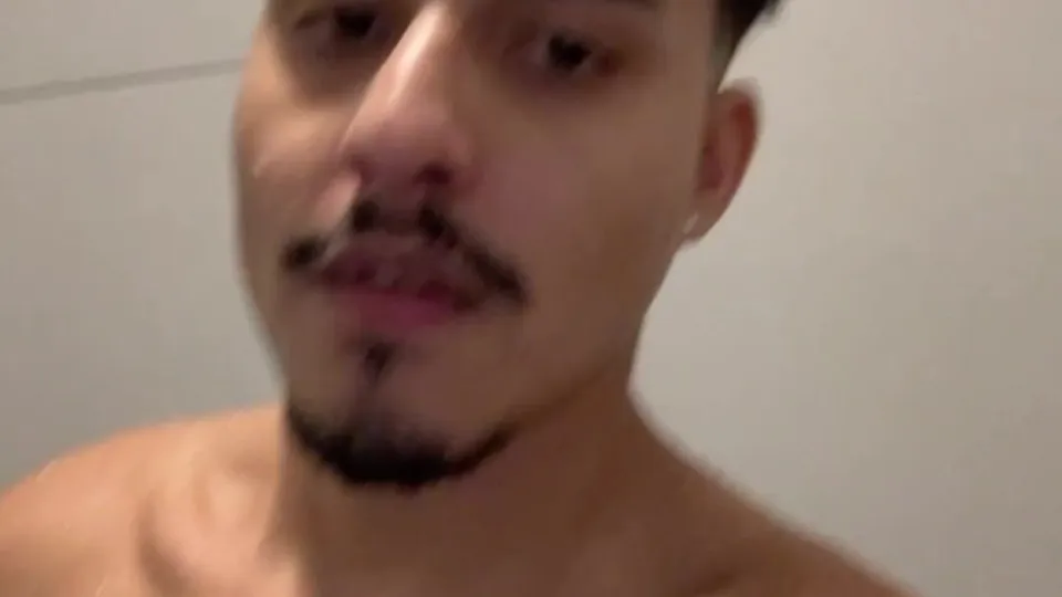 Cute twink shower expsd