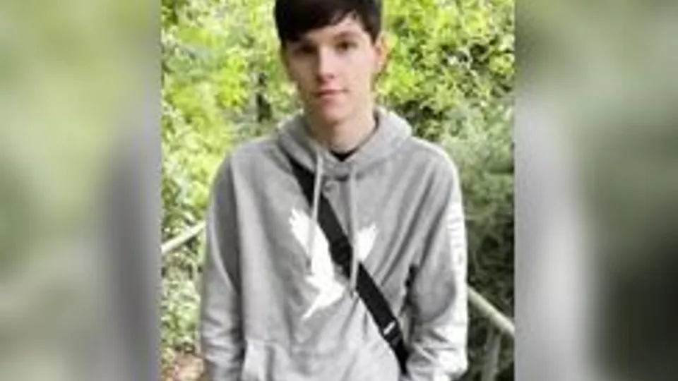 Cute twink with great aim