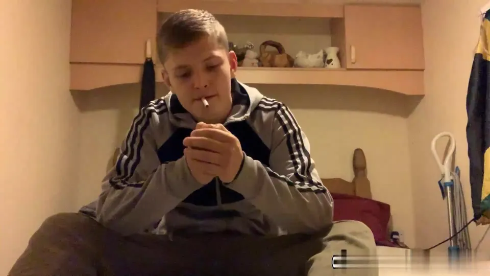 Cute uk boy stroke and smoke - ThisVid.com