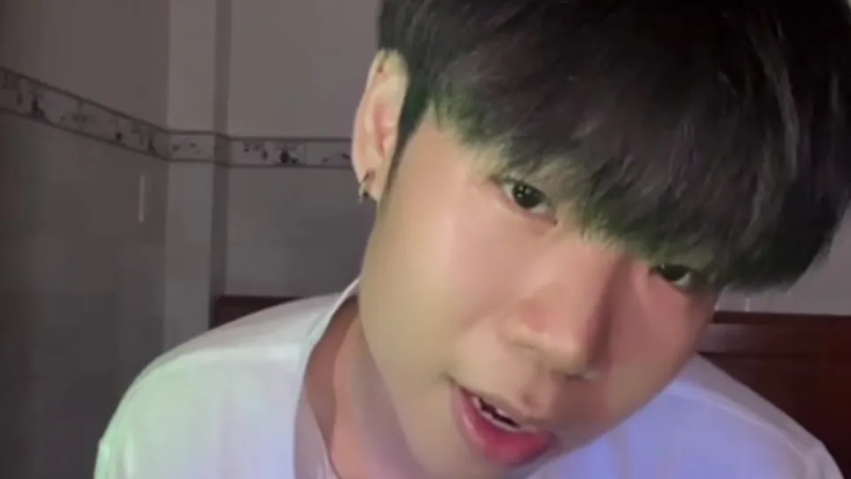 Vietnamese Twink's Cum Eating