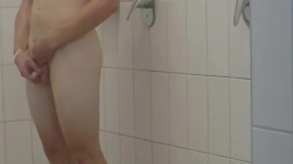 Cute young in the shower - ThisVid.com