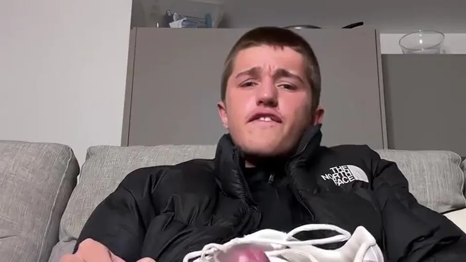 Cutie Cums Hands Free - ThisVid.com