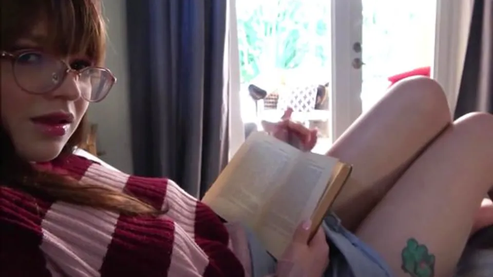 Glasses Cutie's Homemade Orgasm