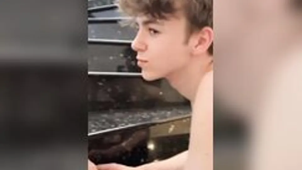 Cutie Shows His Young Ass   OF798