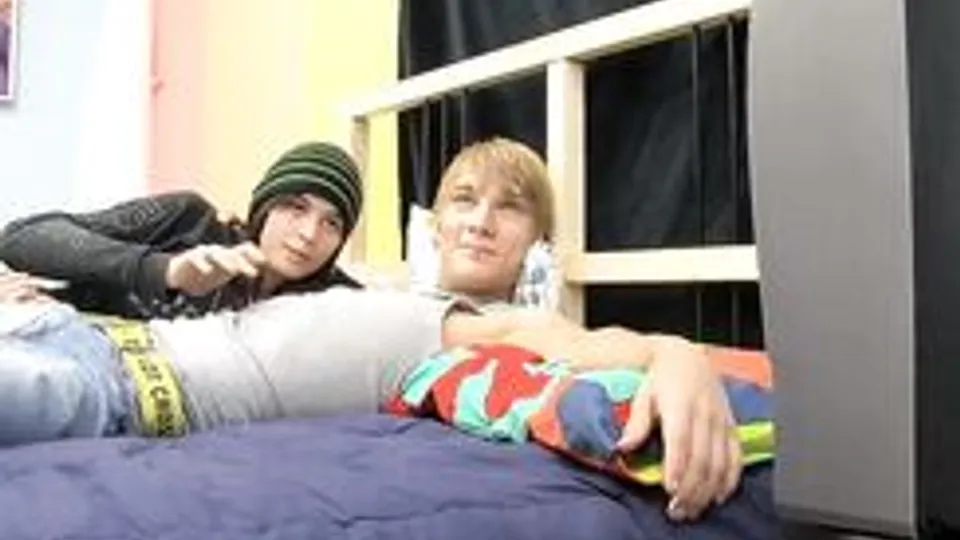 ♥  Cuties Watch Gay Porn Before Making ♥