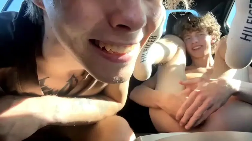Cutties curly blonde couple fuckingin the car