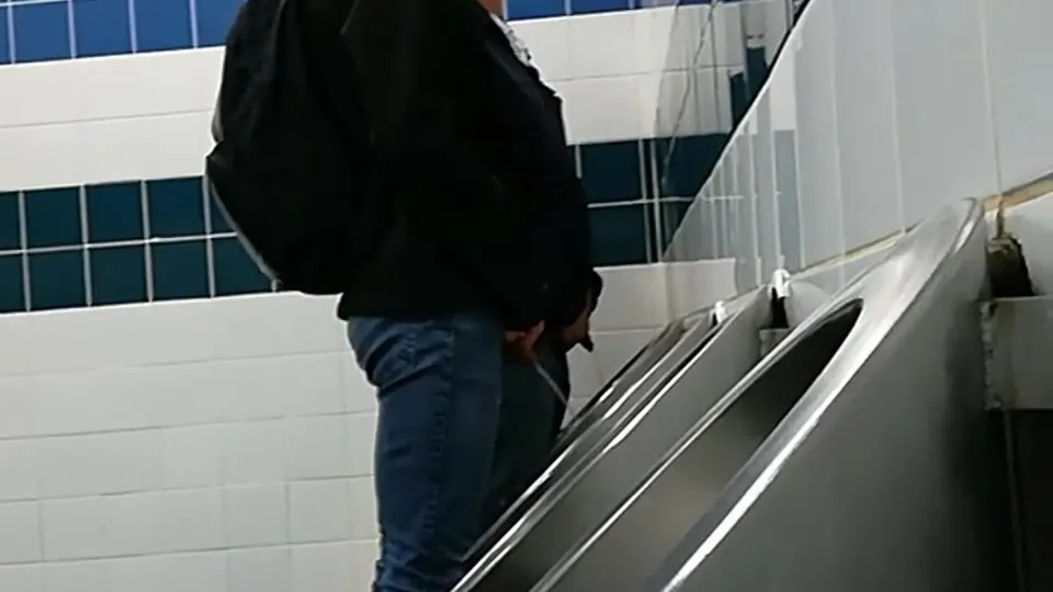 Dad and son piss together - ThisVid.com