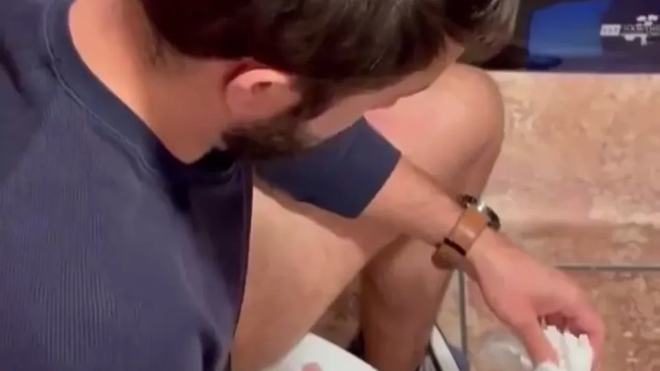 Dad caught wanking in public toilets *cum* - ThisVid.com