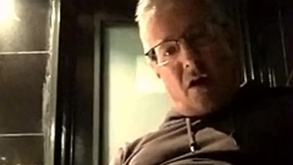 DAD JERKING OFF IN THE PUBLIC RESTROOM - ThisVid.com