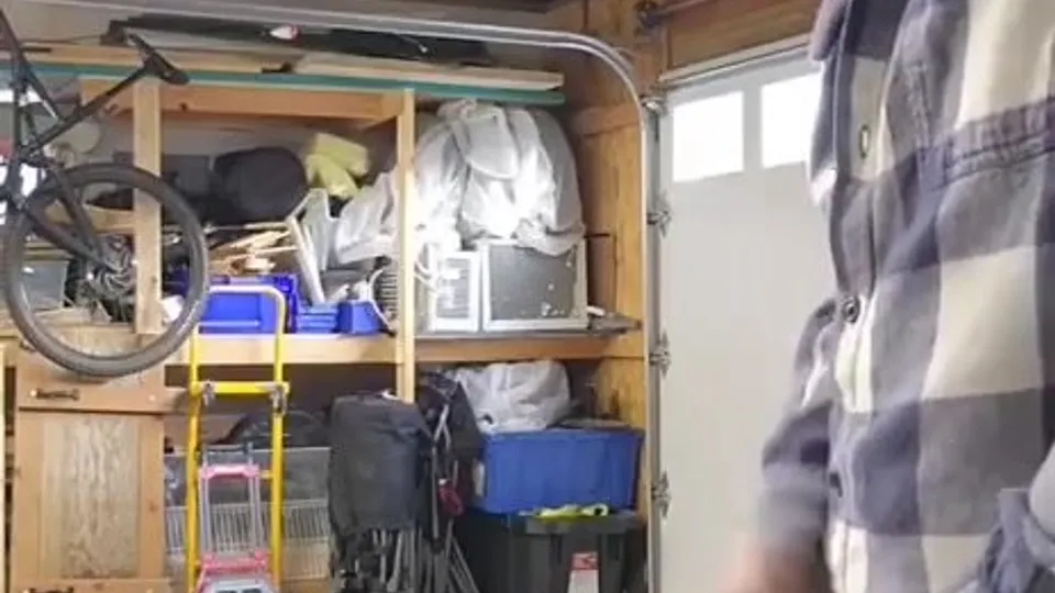 Dad jerks off in garage - ThisVid.com