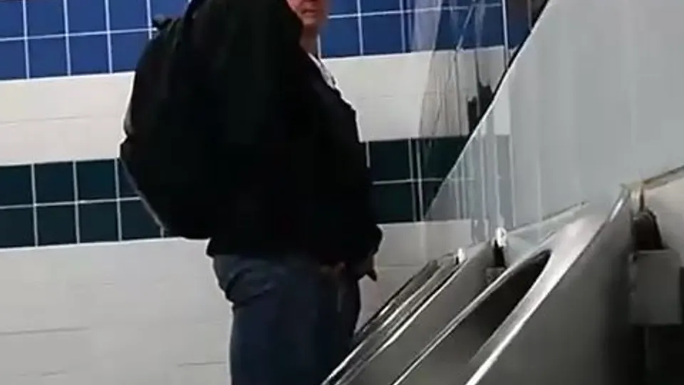 Dad son piss - video 2 - ThisVid.com