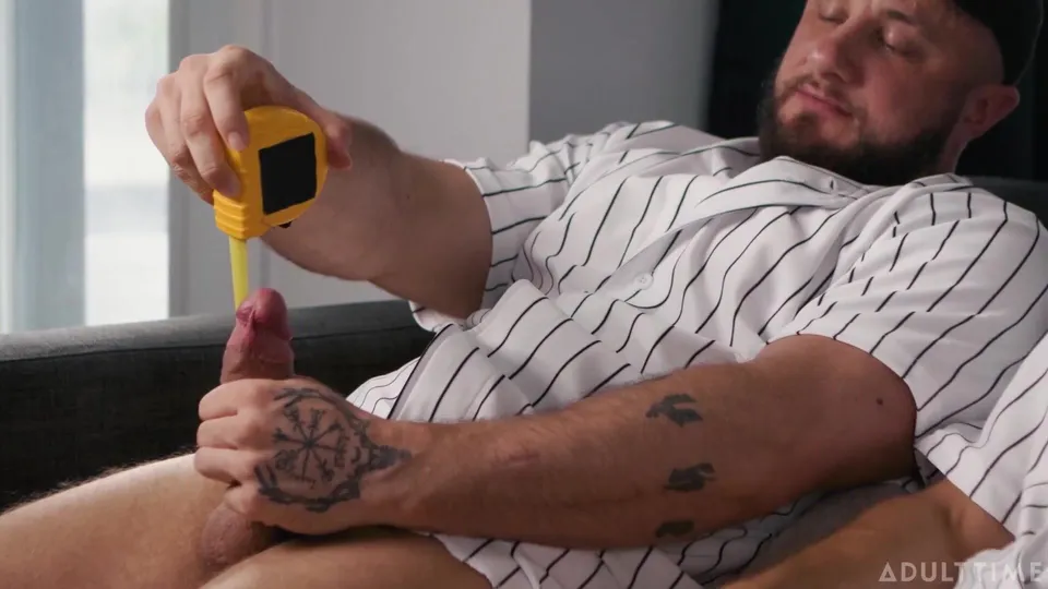 Daddy Crush measuring competition