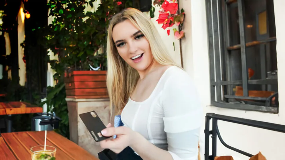 Daddy Pounds - John BishopLacey Amour - The Housekeeperu2019s New Life 