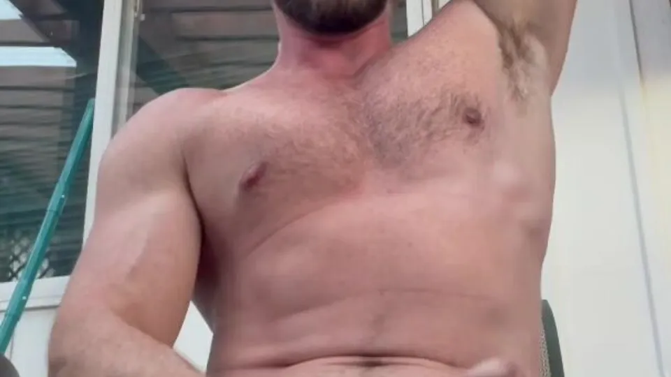 Daddy rubs one out in backyard - ThisVid.com
