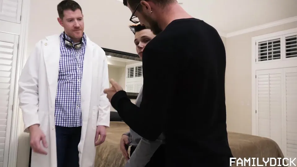 Папин мальчик: Трюк или лакомство втроем