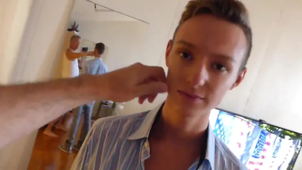 Dads sharing a pretty boy - ThisVid.com