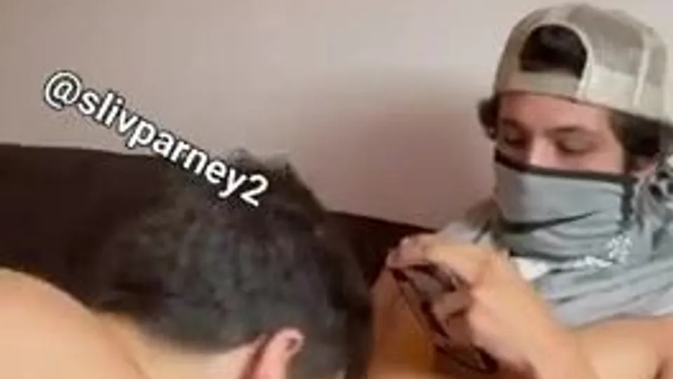 Dame un besito en la pichula primito