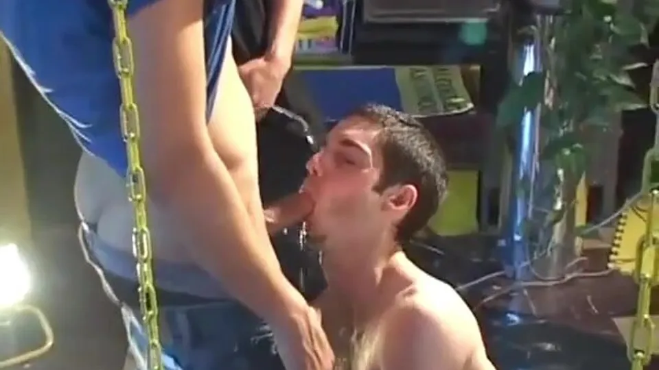 Damn thirsty for piss - ThisVid.com