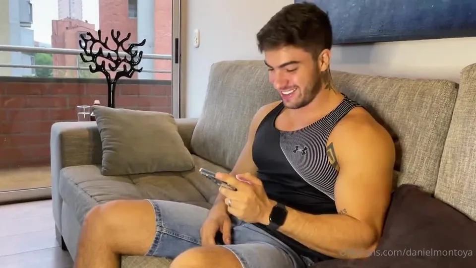 Daniel Montoya fucking with the delivery guy.mp4
