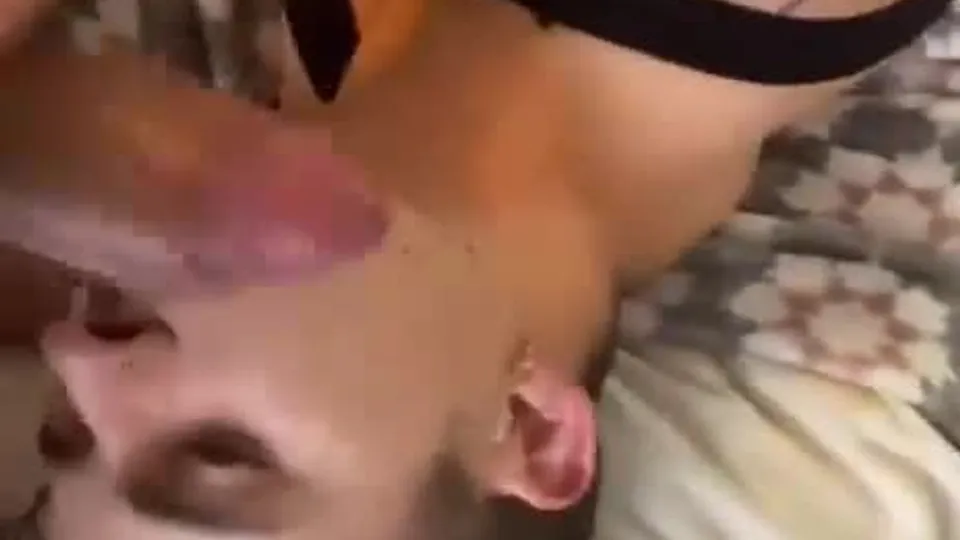 Çocuk Gibi Görünen Fırçasız Amcazade ve Gözü Karışık Arşın