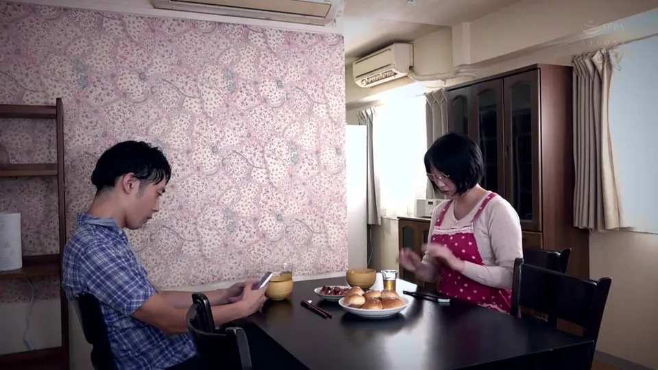 Straight couple shares intimate dinner at home