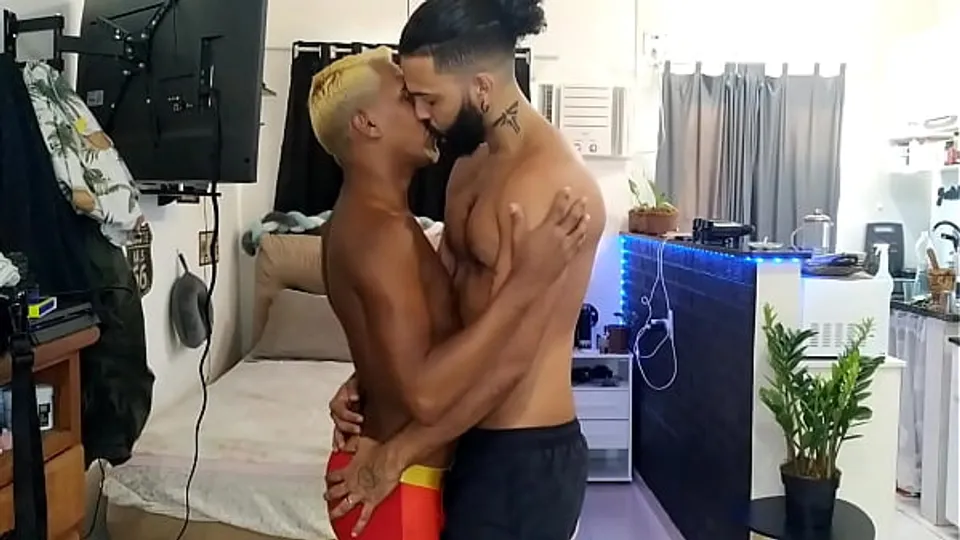 Davi Lobo Barebacks and Breeds Me