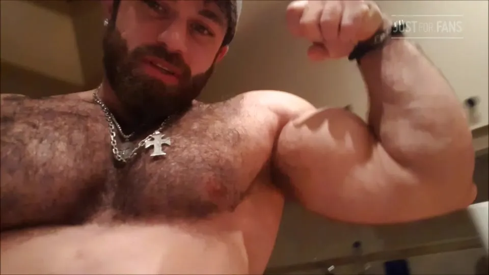 David Amaral Huge Pumped Flexing - ThisVid.com