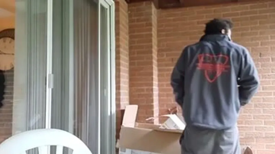David Amaral in his backyard - ThisVid.com