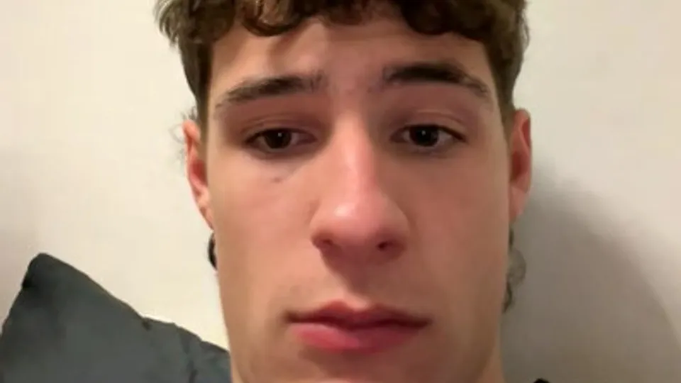 Davide, 19yo from Italy - ThisVid.com
