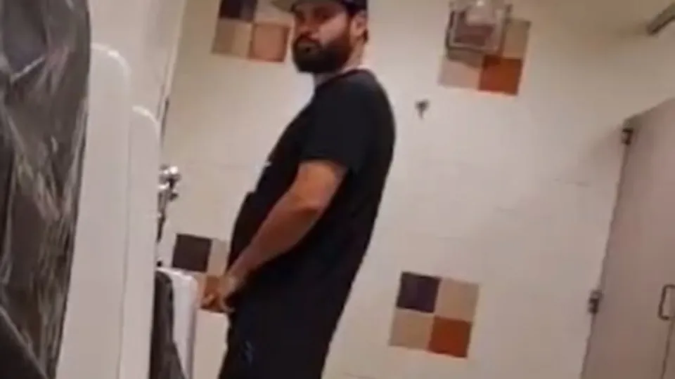 Delivery Driver Shows Off Huge Dick In Stalls At Work! - ThisVid.com