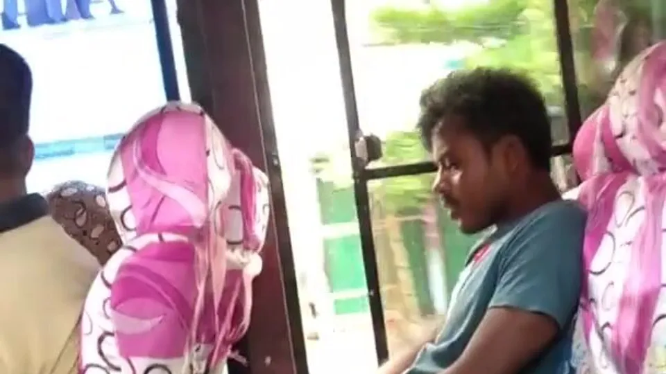 Desi man caught jerking on bus - ThisVid.com