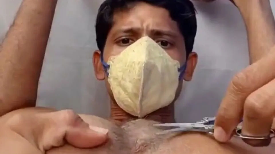 Desi man trimming his hole - ThisVid.com