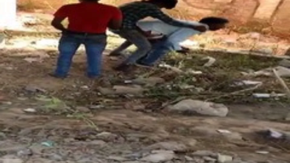 Desi smut caught getting smashed under a bridge - ThisVid.com