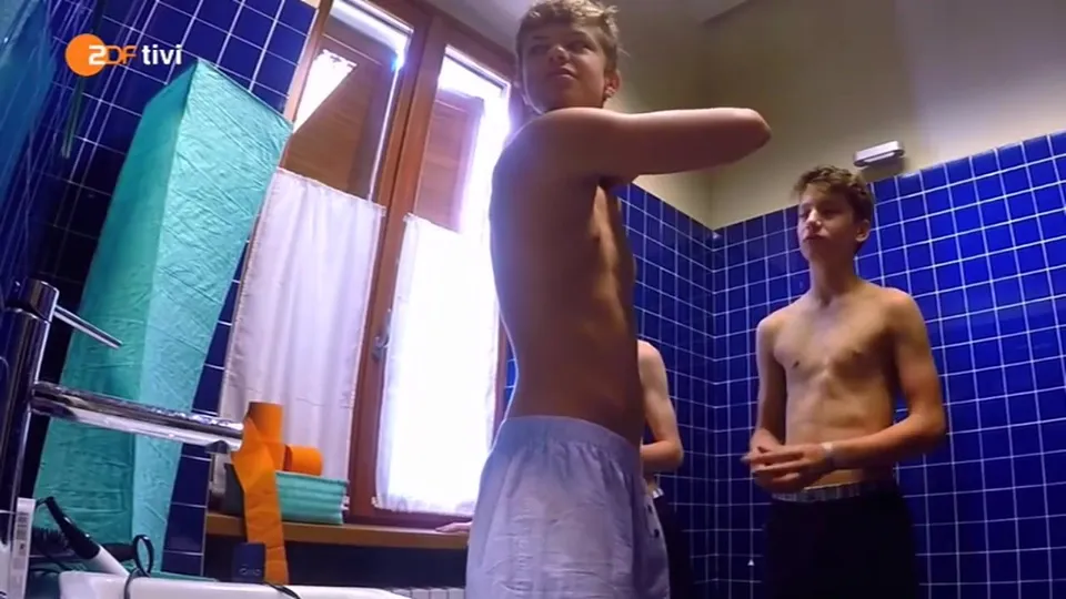 Die Jungs WG cute boys no nudity