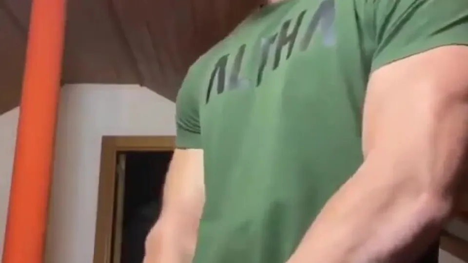 DILF Solo - ThisVid.com