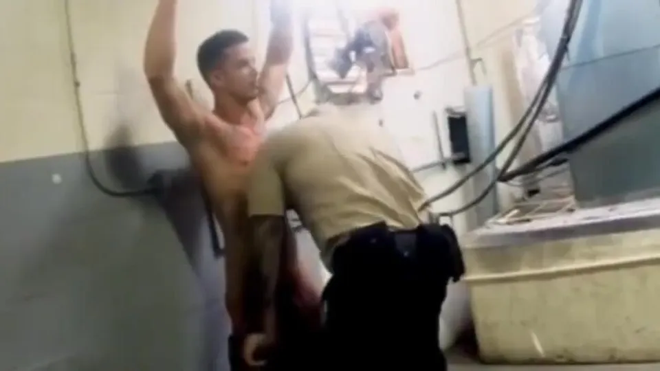 Dirty strip search - ThisVid.com